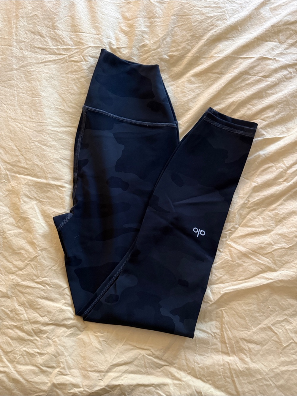 ALO Yoga Women's Black Camo High-Rise Leggings